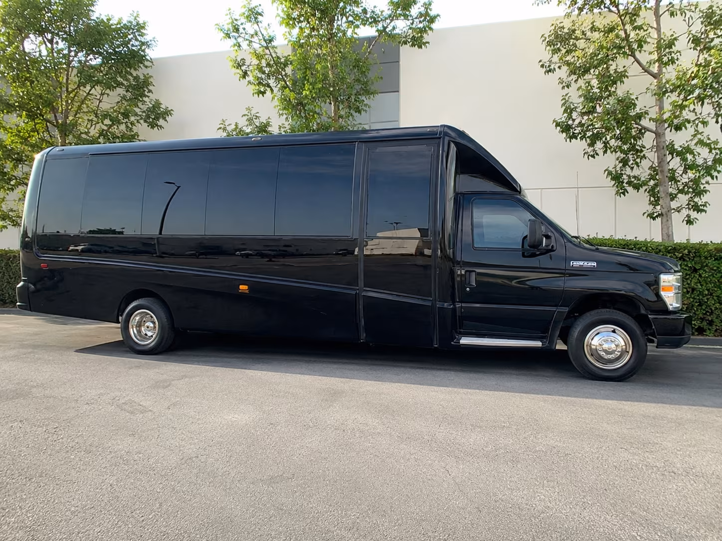 arrange transportation for your next wedding 3