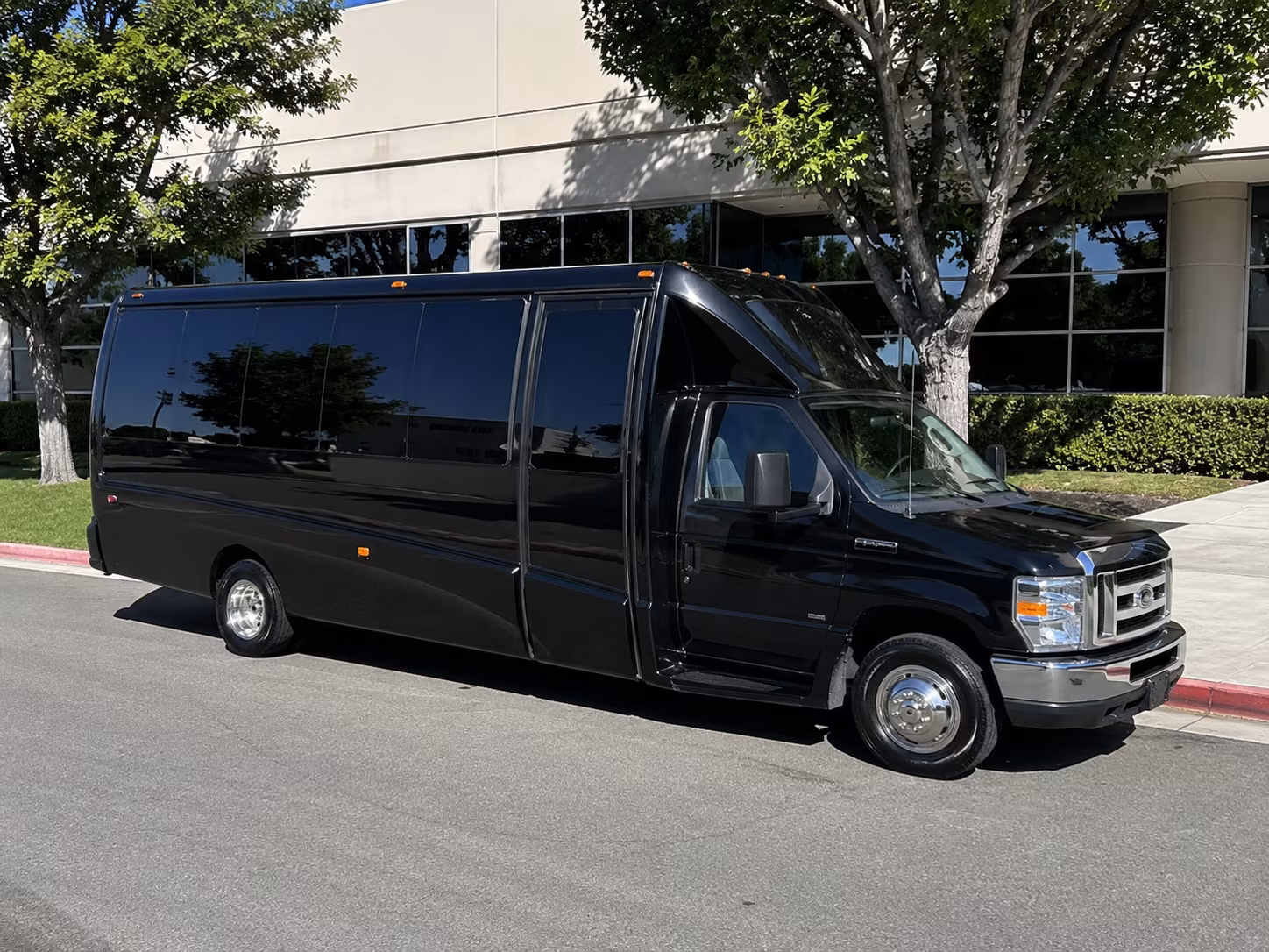 buses for hemet college and university group transportation