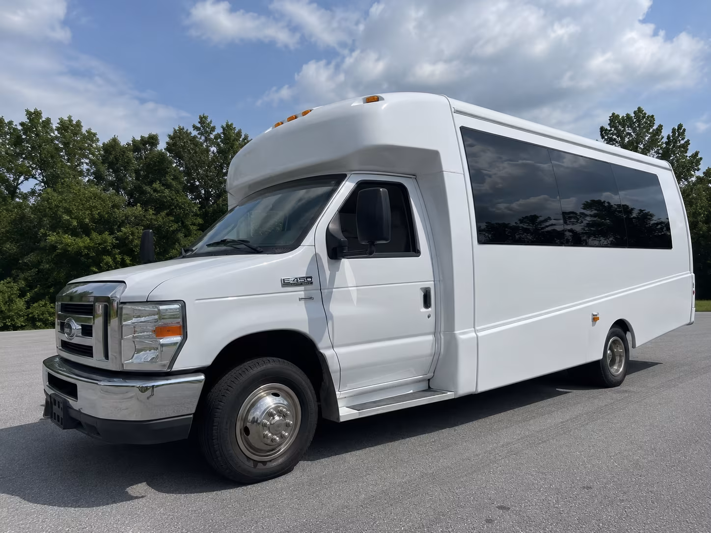 large group bus rentals for hemet corporate meetings and sales events